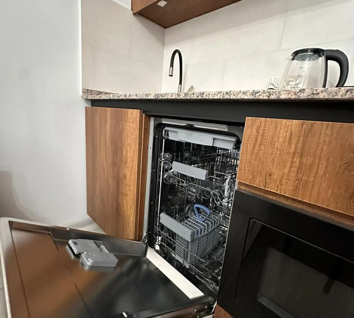 Apartment Green Cape Batumi 0*,